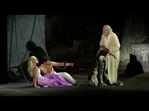 El teatro en Grecia - Bully Magnets - Historia Documental