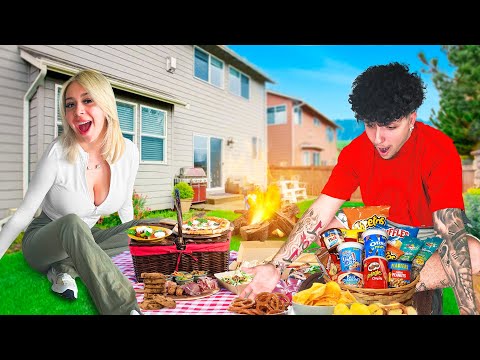 WE HAD A PICNIC DATE IN OUR BACKYARD!!