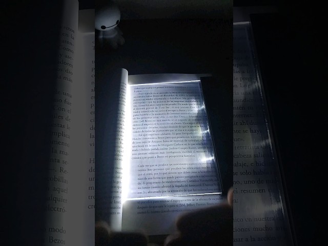 Vídeo relacionado con Libro Lámpara LED, Luces Plegables de Madera 360°, USB Lámpara Portatil de Libro Recargable 2000 capacity, 6 colors Luz de humor regulable, para Lámpara de Mesita de Noche, Regalo Cumpleaños y Navidad