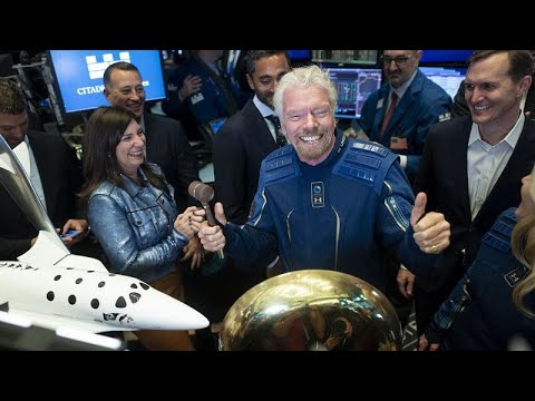 شاهد الملياردير ريتشارد برانسون ينطلق إلى الفضاء في رحلة لشركته "فيرجن غالاكتيك"…