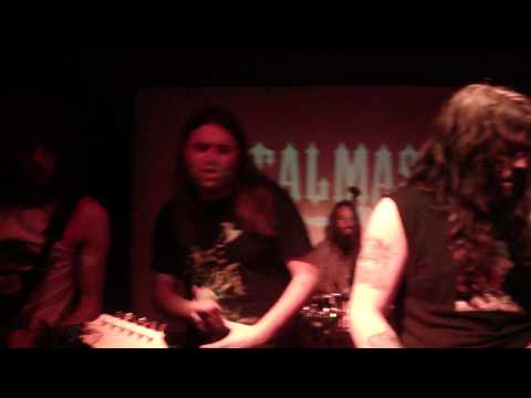 Axevyper-Non è finita qui(feat.Flavio from Whisperz)live@Closer(Roma) 8/3/13