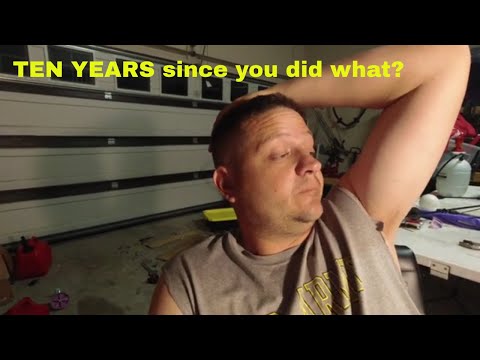 Feeding the European Nightcrawlers in the Vermibag mini and something else coming to the worm farm!