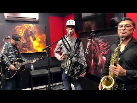 Los Tremendos León. Popurrí de Laberinto -  Sesión En Vivo