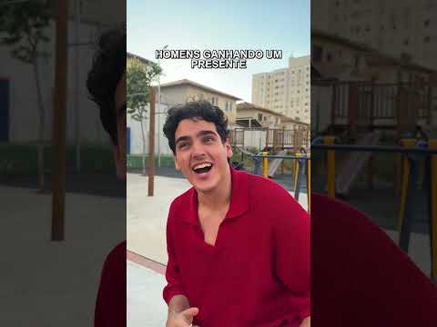 HOMENS VS MULHERES GANHANDO PRESENTE