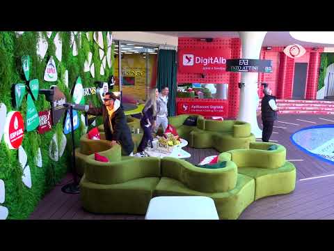 Brikena dhe Mateo përqafohen pas surprizës nga ajri