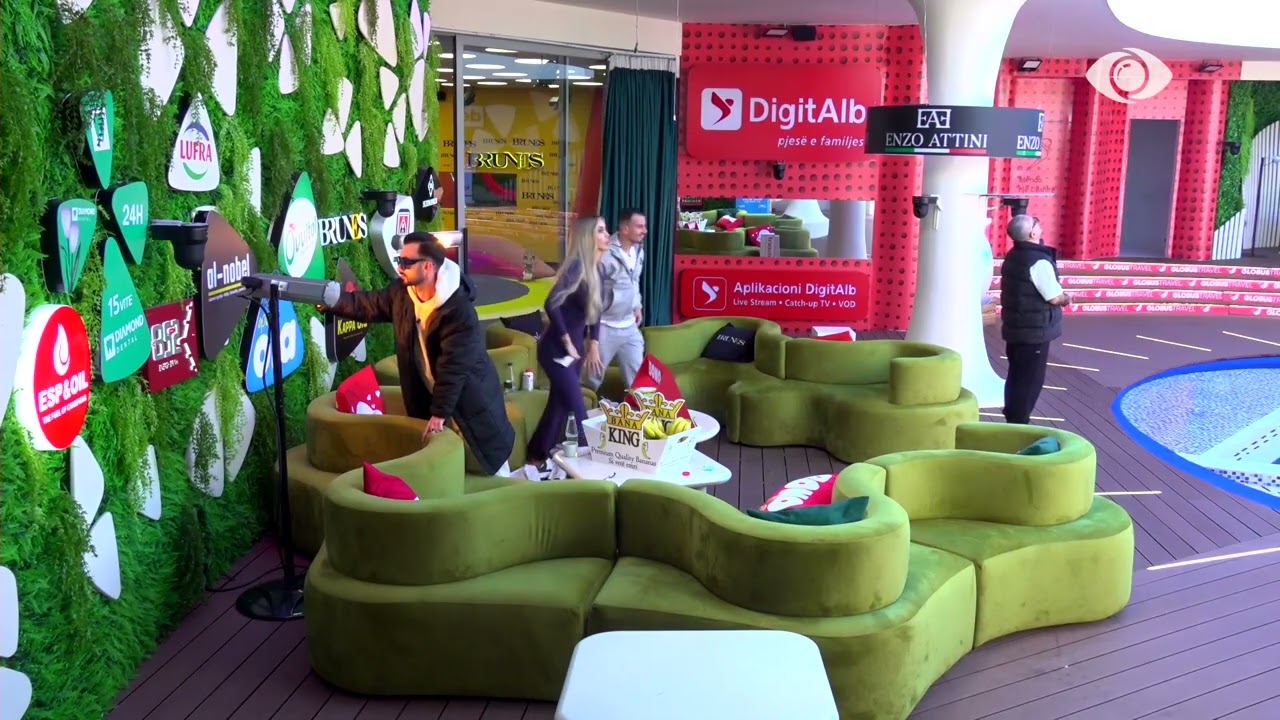 Brikena dhe Mateo përqafohen pas surprizës nga ajri