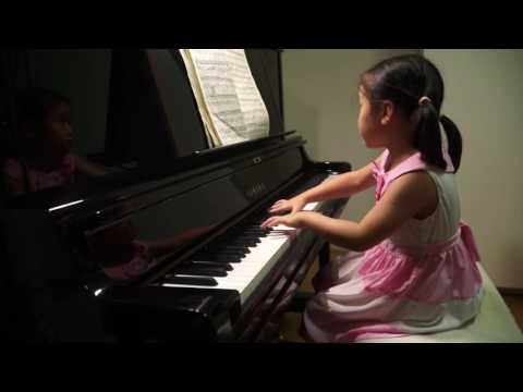 Anke Chen Plays the Piano