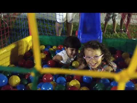 João Pedro e Maisa na piscina de bolinha - 28/11/2020