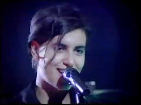 Elastica - Waking Up (Live on Top Of The Pops, 22nd February 1995)