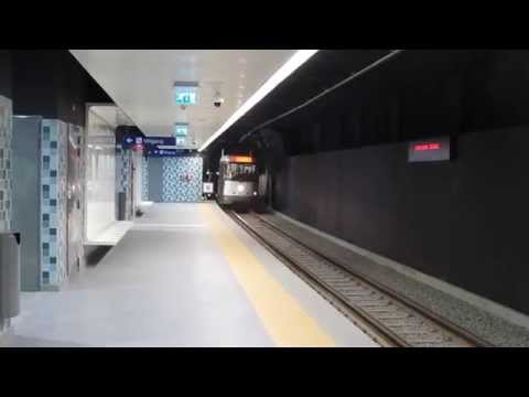 Lijn 8 in Antwerpen komt aan op station Zegel