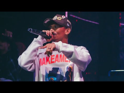 Nalking di atas panggung (Nalkings - Manise  Live Performance at Yogyakarta City )