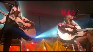 Que se me va de las Manos, Mujer Florero - Ella Baila Sola en Chile