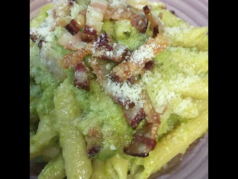 PASTA CON CREMA DI ZUCCHINE E PANCETTA