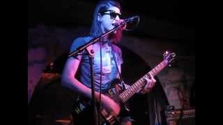 Colleen Green - Grind My Teeth (Live @ The Shacklewell Arms, London, 01/08/15)