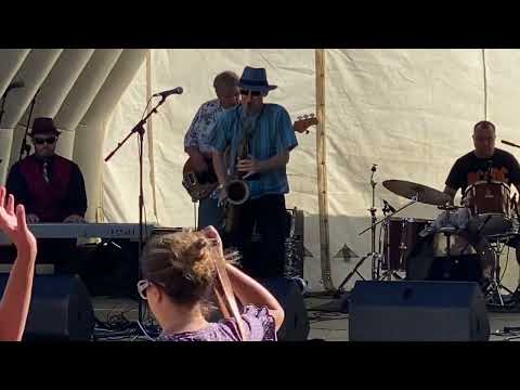 "Mercy, Mercy, Mercy" (Cannonball Adderley) by Vibe 5 Busking at Brunswick Square Festival Brighton