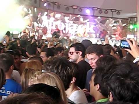 Afrojack drops Steve Angello & Laidback Luke - Be w/ Afrojack - Pacha On Acid