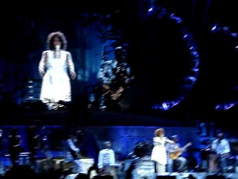 Whitney Houston - 02 London . I will always love you