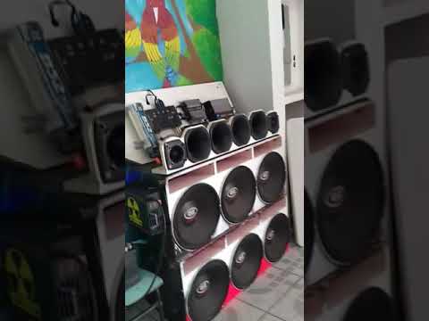som forte automotivo ligado na fonte (usina 120amp) e na bateria 60 amp