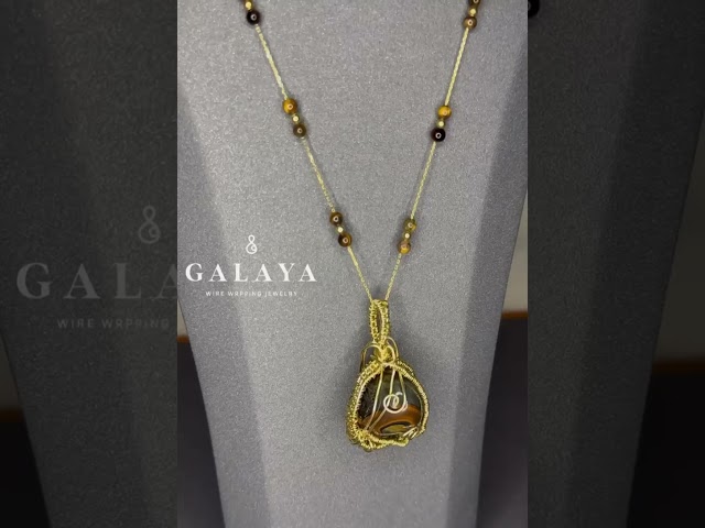 قلادة من الفضة الخالص مع حجر عين النمر