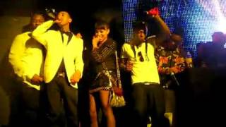 Lil wayne performs  Hustler musik Confortable and other (live)