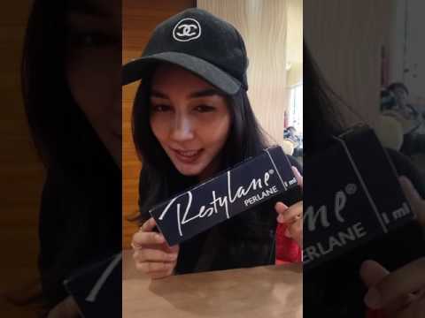 บนหน้าอกจะเห็นขอบของรากเทียม ความคิดเห็นเสริมเต้านม
