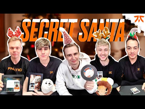 FNATIC DOES SECRET SANTA! | 2022 Christmas Members Lootbox