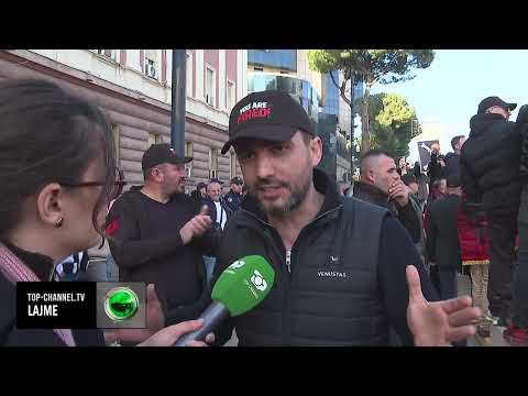 Top Channel/ Protesta e mbështetësve të Adriatik Lapajt përpara Kryeministrisë