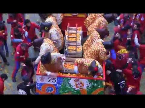 Storico Carnevale d'Ivrea 2016 - Battaglia delle Arance piazza di Città - Morte Picche