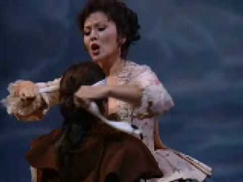 Hei-Kyung Hong sings "Vedrai, carino"