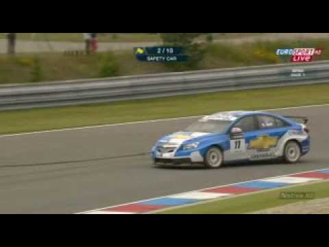 WTCC 2009  Czech Republic - Brno Race 1 Highlights - Farfus crash