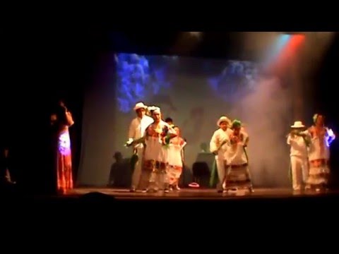 La cantante MONIKA DURÁN interpreta el tema: Aires del Mayab.