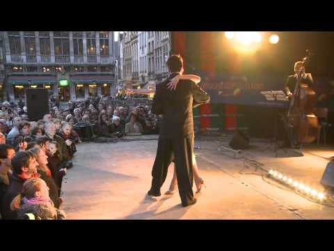  Roxana Suarez  and  Sebastian Achaval  are  dancing  to  the  tango  "  El Puntazo  "