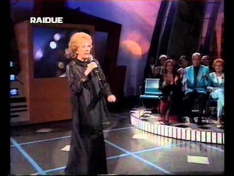 Lauretta Masiero in "Qui ci vuole un uomo" ( i suoi spettacoli a Taranto)