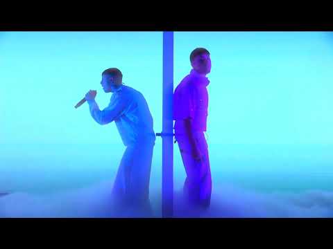 Khea y Tiago PZK cantan "Para Amarte A Ti" en los Premios Juventud 2023