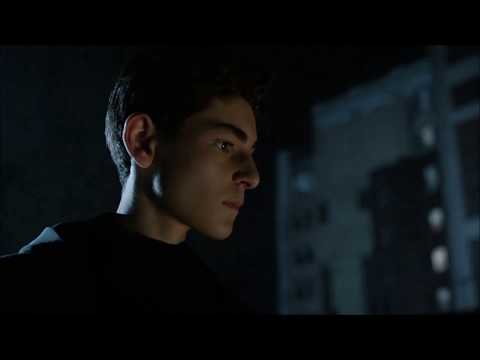 Gotham 4x01 Bruce impede assalto - Legendado