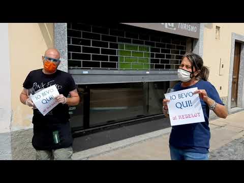 Lazzate, segnaposto fuori dal bar per la Fase 2