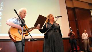 Jamie O'Reilly & Bucky Halker sing Annie Laurie for Stud Terkel's 100th birthday