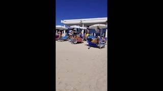 In Puglia l'ottobrata spinge i turisti al mare: stabilimenti balneari aperti, in tanti dall'estero