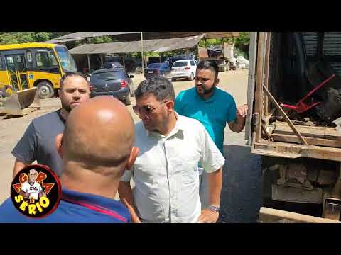 SECRETÁRIO DE OBRAS HELINHO MOSTRA A FROTA DE VEÍCULOS DEIXADA PELO GOVERNO AYRES SCORSATTO 22 PARA OS VEREADORES QUE FICAM ASSUSTADOS COM A HERANÇA MALDITA .