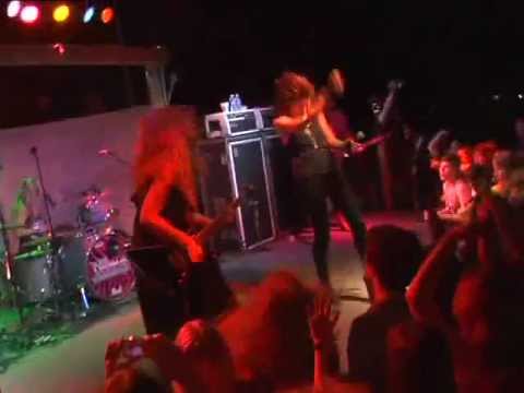 The Donnas - Pass It Around