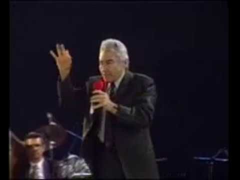 Yiye Avila(  Entrad por la puerta estrecha )