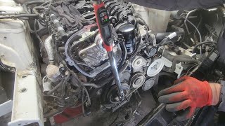 Belt Trick CRANK Pulley Holder! How to Torque Crank Bolt  #fyp #mechanic