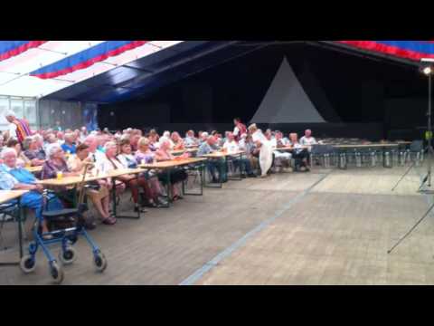 Conny Vink opent Emsterfeest