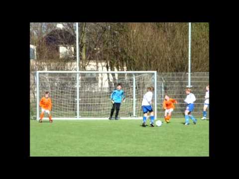 Tommy Scoort de 3-2 tegen Soccerboys E1