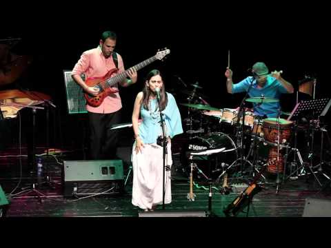 "Manos de mujeres" - Marta Gómez - Directo en Barcelona