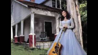 Loretta Lynn - You&#39;re Looking at Country
