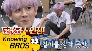 Download lagu Chanyeol folds up his long legs and shows off his 'drum master' skills~☆ (a tumble is a bonus) Kn... mp3