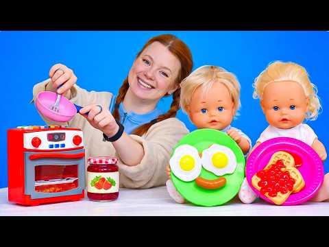 Cooking game with Irene and Nenuco dolls. Breakfast for the twins.