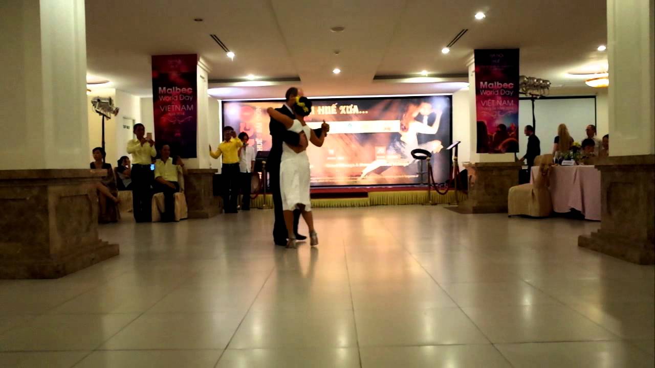 Milonga Performance of Alice & Arnaud at Hue Tango Festival