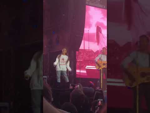 Coldplay and Ariana Grande - don’t look back in anger (oasis cover)